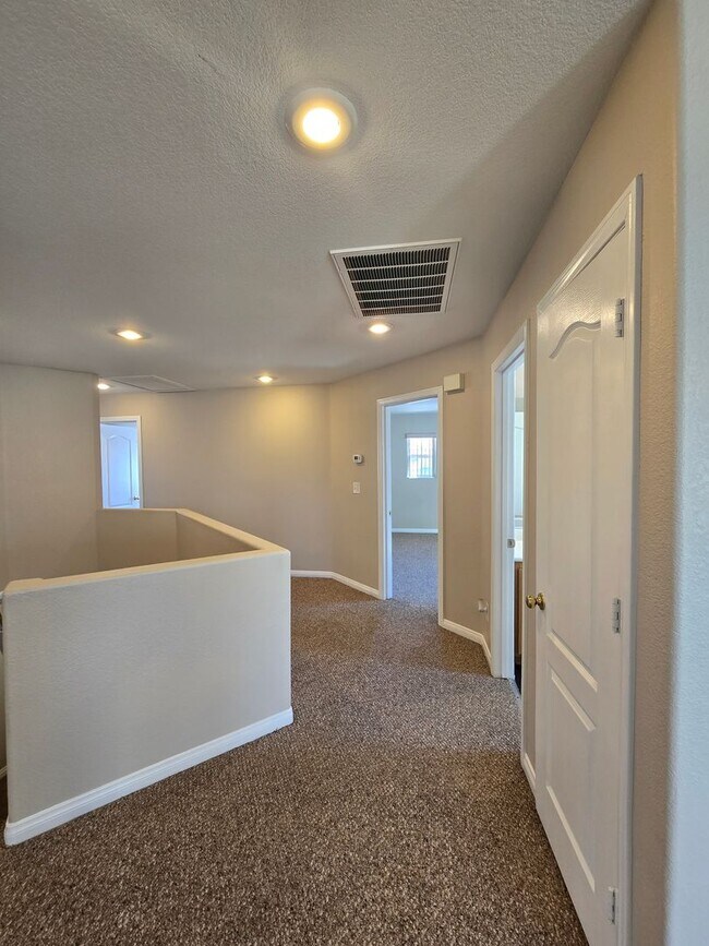 Building Photo - A Spacious 4 Bedroom House in Iron Mountai...