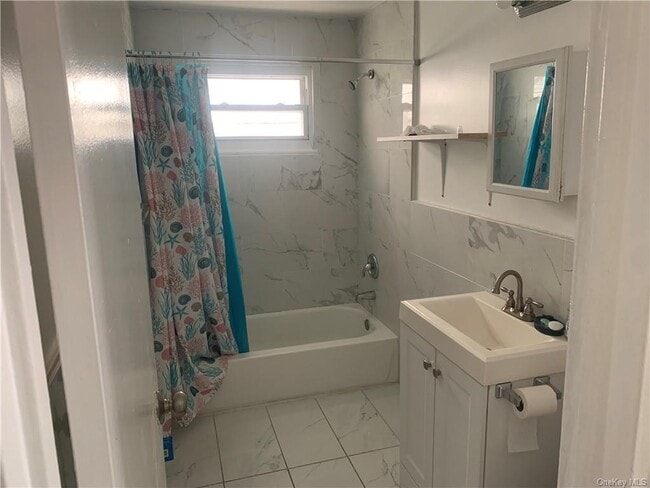 Building Photo - 347 Taylor Ave