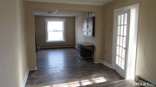 Building Photo - 246 N Elm St