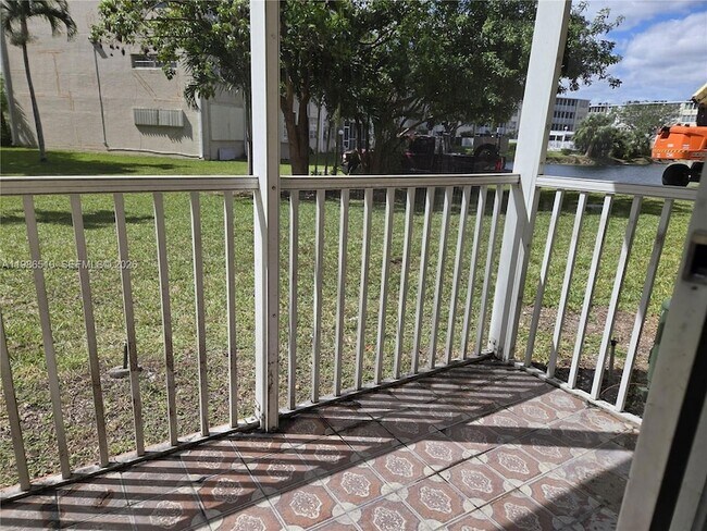 Building Photo - 1700 NE 191st St