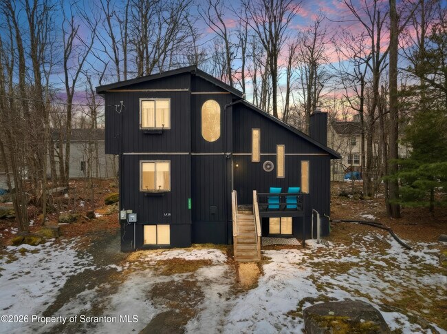 Building Photo - 1379 Winding Way