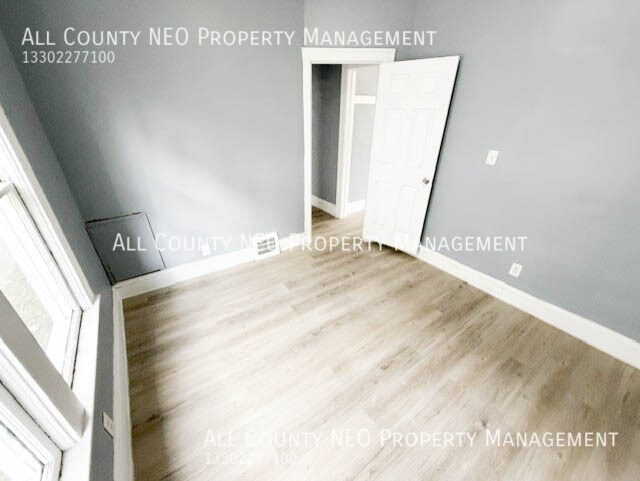 Building Photo - 739 E 127th St