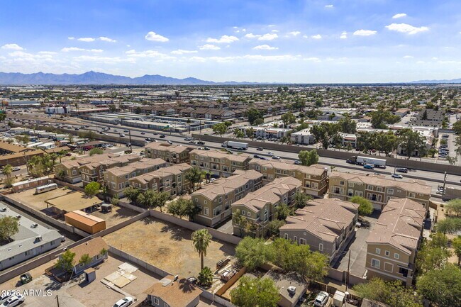 Building Photo - 2450 W Glenrosa Ave
