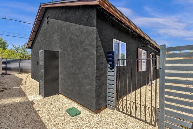 Building Photo - Brand NEW house built this year in Uptown Phx