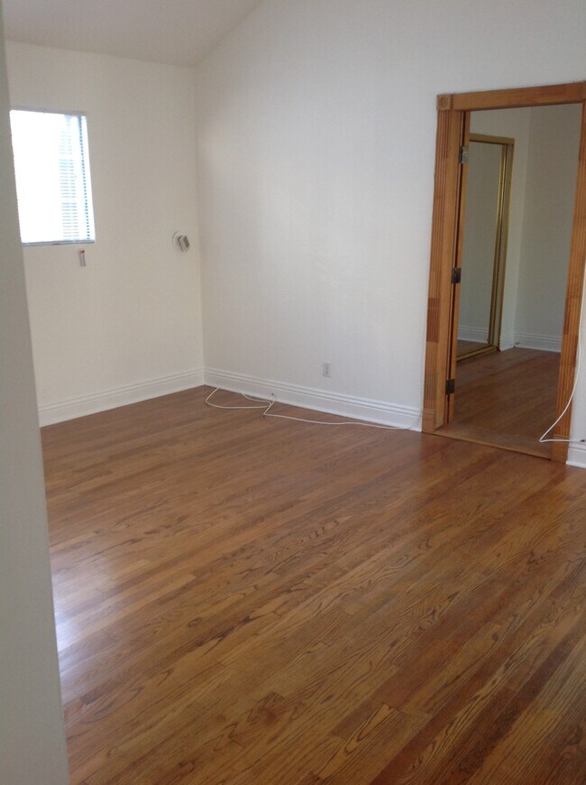 Building Photo - 1006 N Genesee Ave