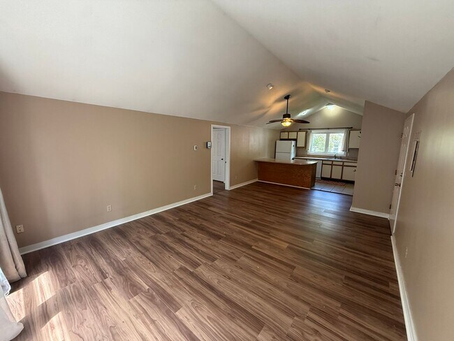 Building Photo - Garden Style, 1 BR Condo In A Prime Amherst Location!