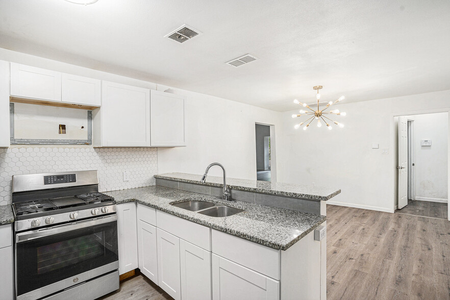 Building Photo - 614 Torreon St