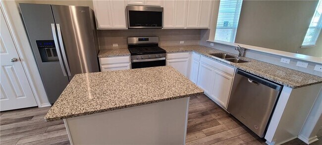 Building Photo - 640 Pepperbark Loop