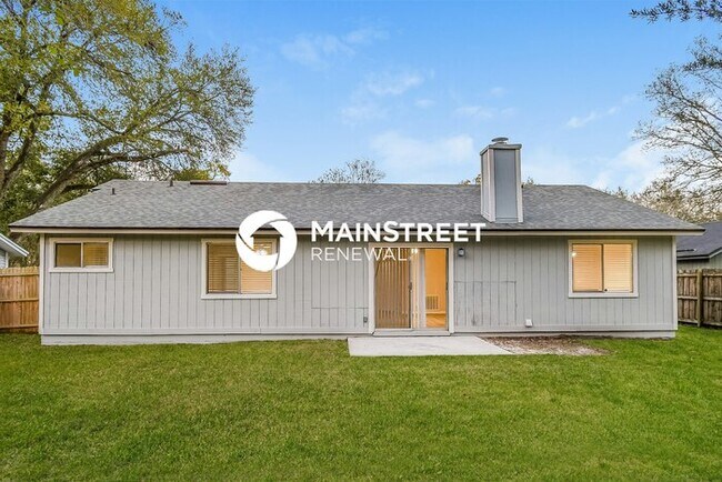 Building Photo - 3 Bedroom Pet-Friendly Home in Jacksonville, FL with Main Street Renewal