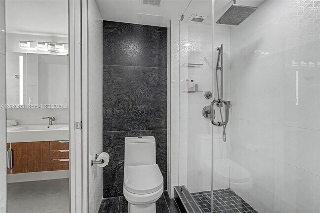 Building Photo - 2301 Collins Ave