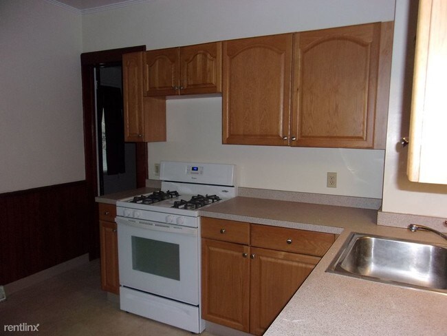 Building Photo - 3 br, 1 bath Apartment - 25 Margaret St