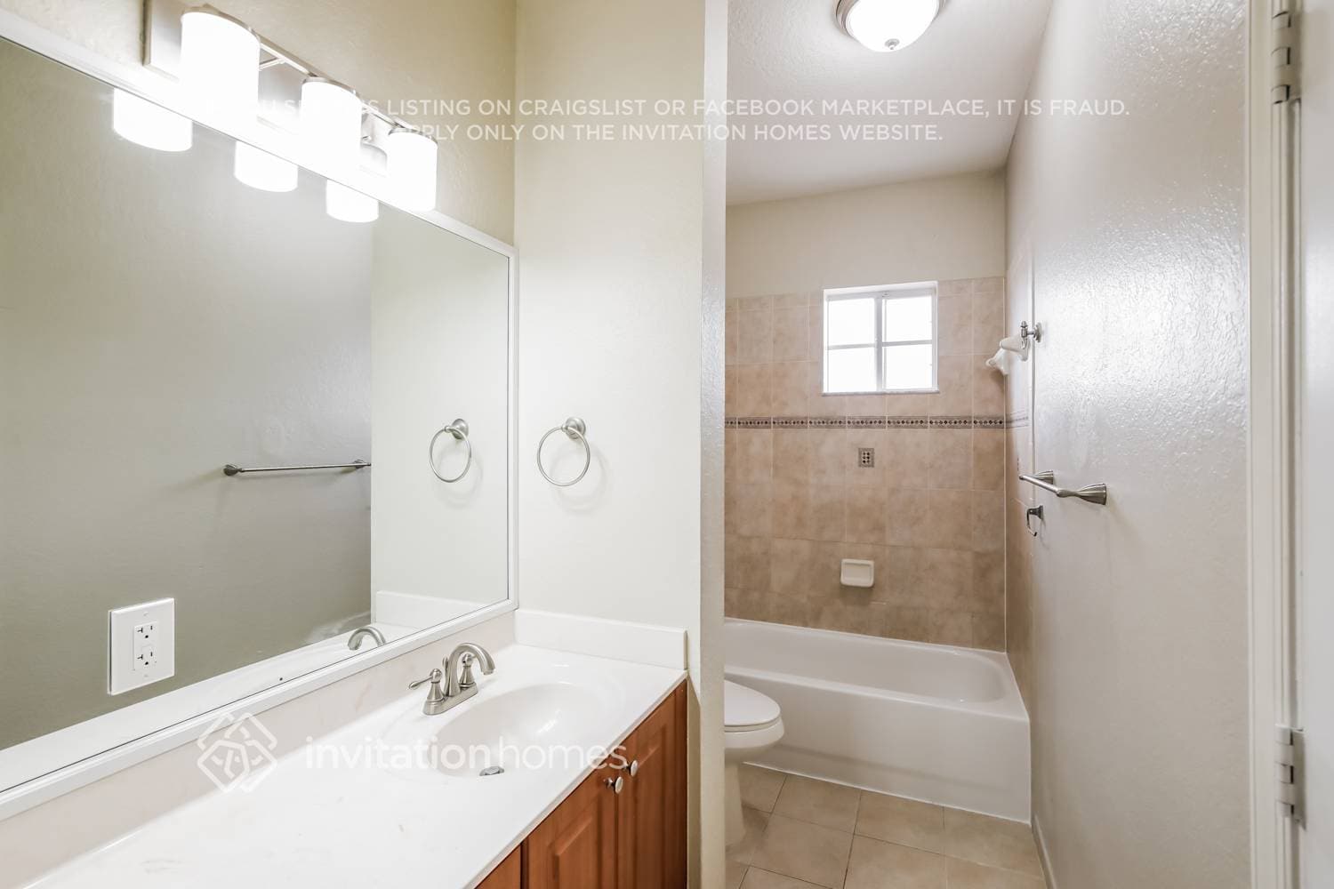 Building Photo - 8899 N Isles Cir