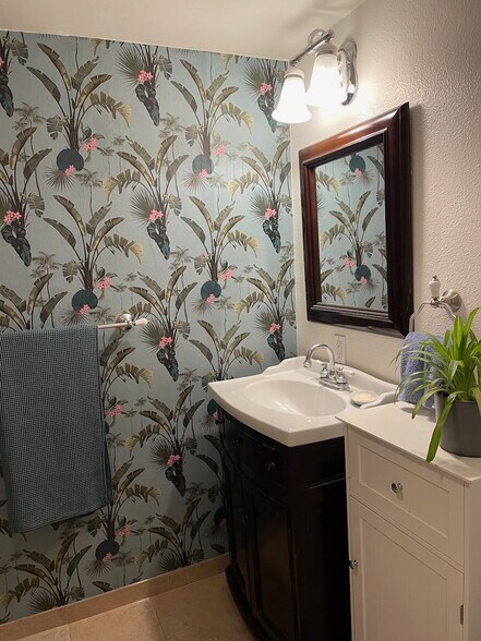 Building Photo - 4041 E Burnside St