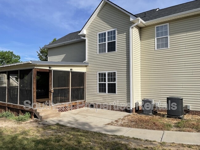 Building Photo - 346 Cresthaven Dr