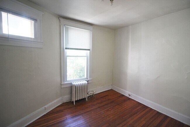 Building Photo - 2026/2027 JHU Off-campus housing for 2019 5bd/2ba w/ W/D! Available 6/15/26