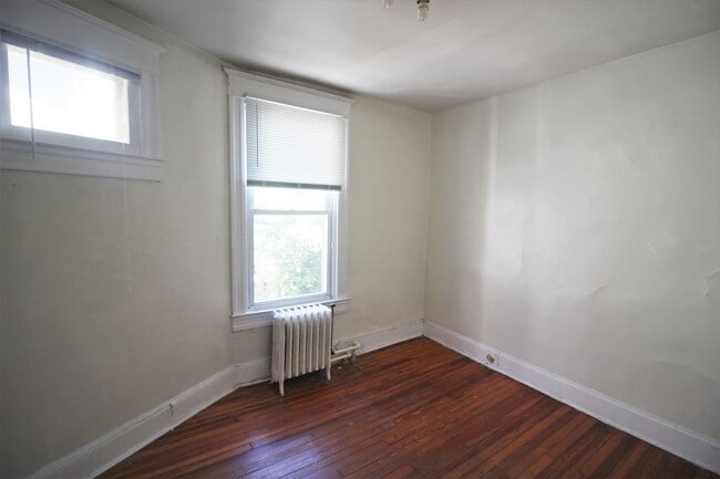 Building Photo - 2026/2027 JHU Off-campus housing for 2019 5bd/2ba w/ W/D! Available 6/9/26!