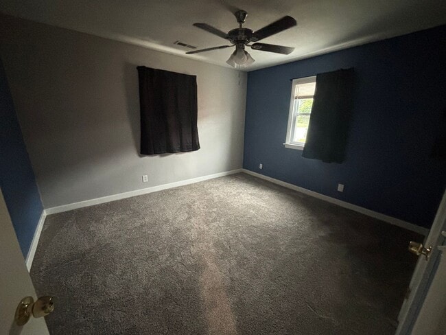 Building Photo - Charming 3 Bedroom 1 Bathroom Brick Ranch ...