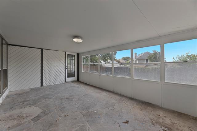 Building Photo - 245 SW Rand Dr