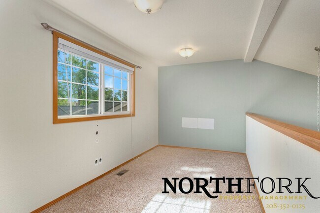 Building Photo - SE Boise Condo