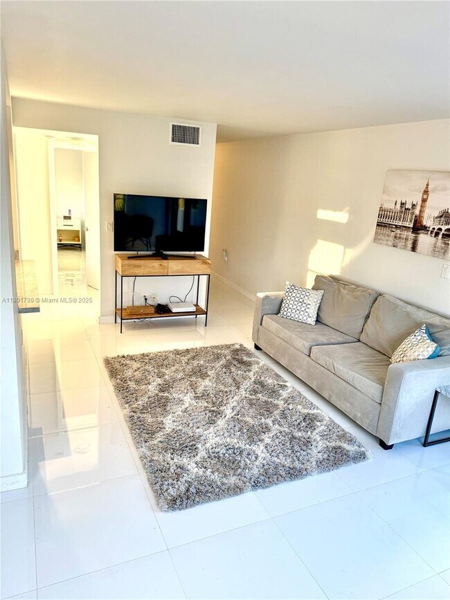 Building Photo - 240 Collins Ave