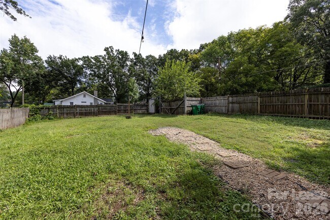 Building Photo - 1225 Kennon St