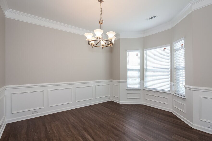 Building Photo - 2910 Oakdale Pasture Dr