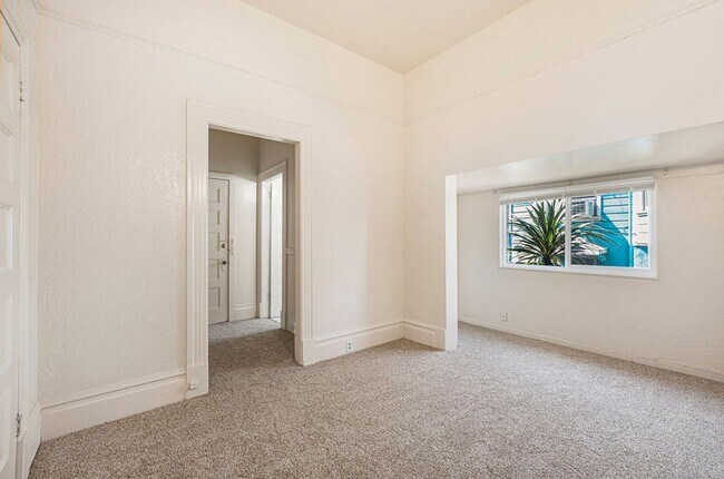 Building Photo - 2316 Buena Vista Ave