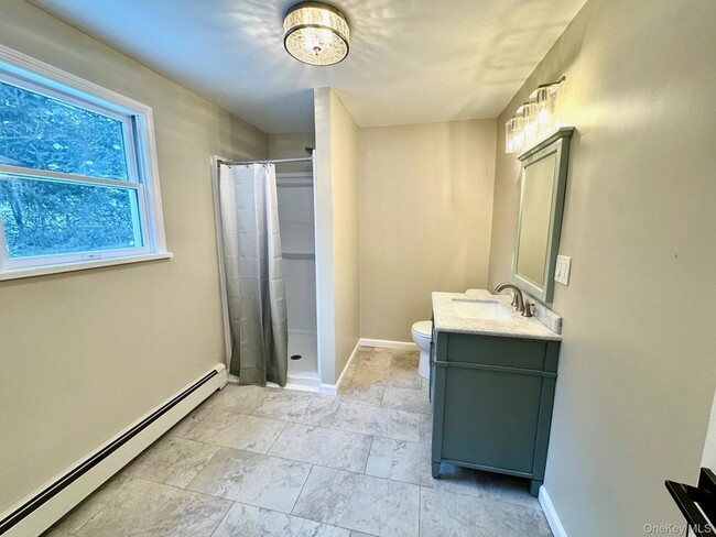 Building Photo - 121 Main St