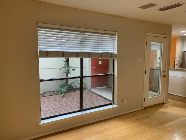 lIVING ROOM VIEW INTO COURTYARD - 3949 Buena Vista St