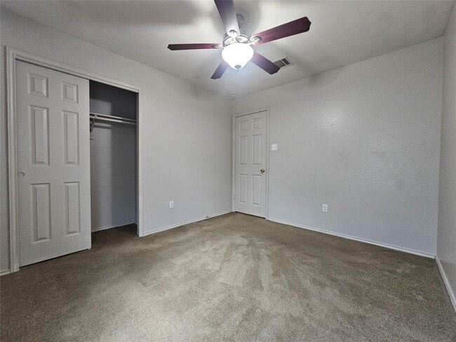 Building Photo - 130 Star of Texas Dr