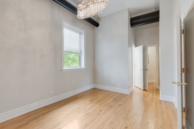 Building Photo - 5014 S King Dr