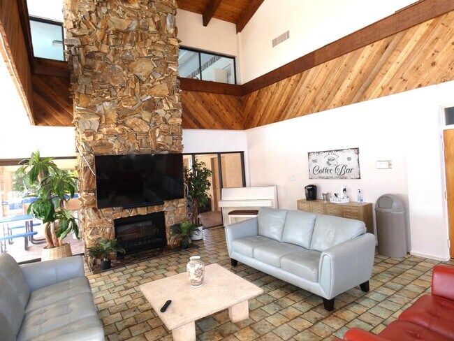 Building Photo - 357 N Rock Island Rd