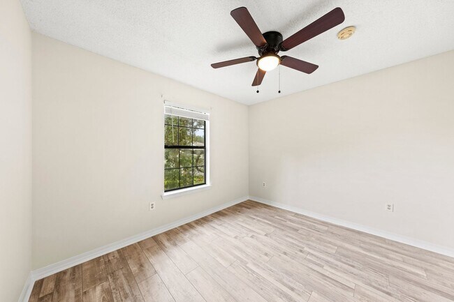 Building Photo - Charming Home in Parkwood Circle!
