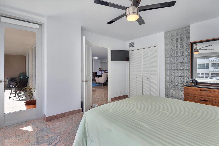 Building Photo - 4020 Galt Ocean Dr