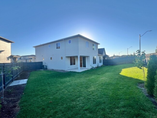 Building Photo - Gorgeous Ridgefield Home