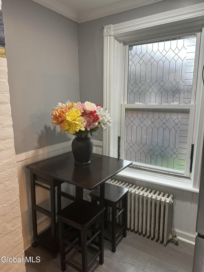 Building Photo - 39 S Lake Ave