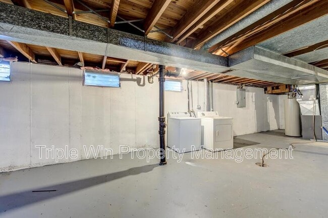 Building Photo - 1225 Thrush Ln
