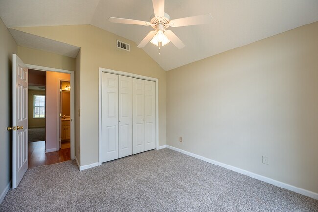 Building Photo - 945 Cannock St