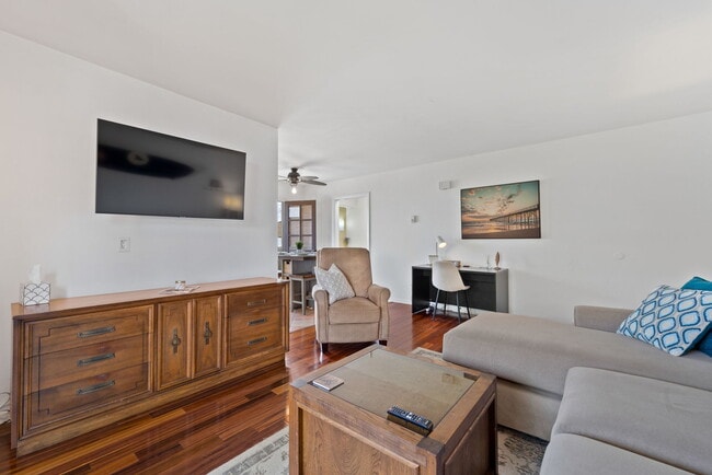 Living room with 55" SMART TV - 709 Agate St