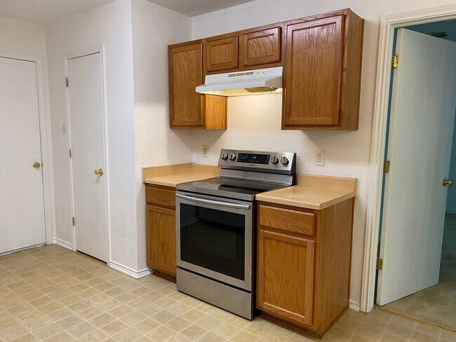 Building Photo - 1809 Liberty Hill Dr