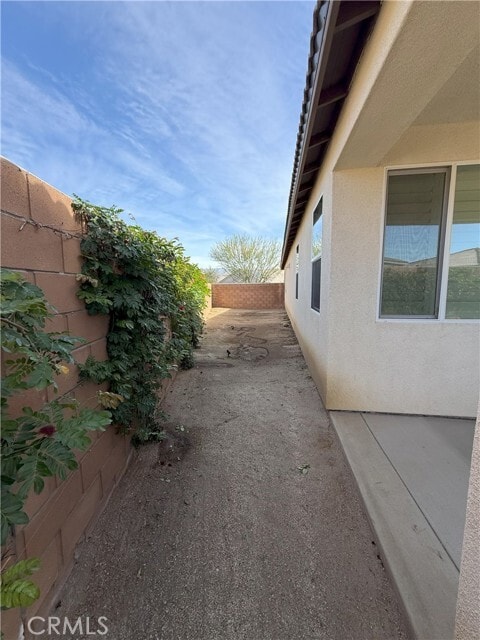 Building Photo - 39613 Taffala Dr