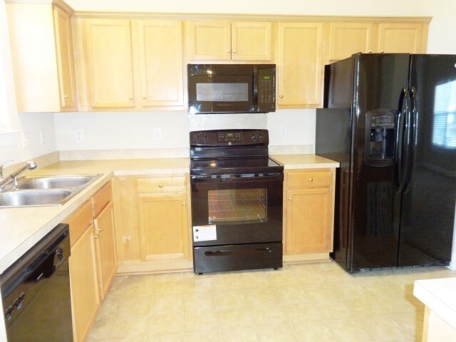 Building Photo - 425 Equinox Cir