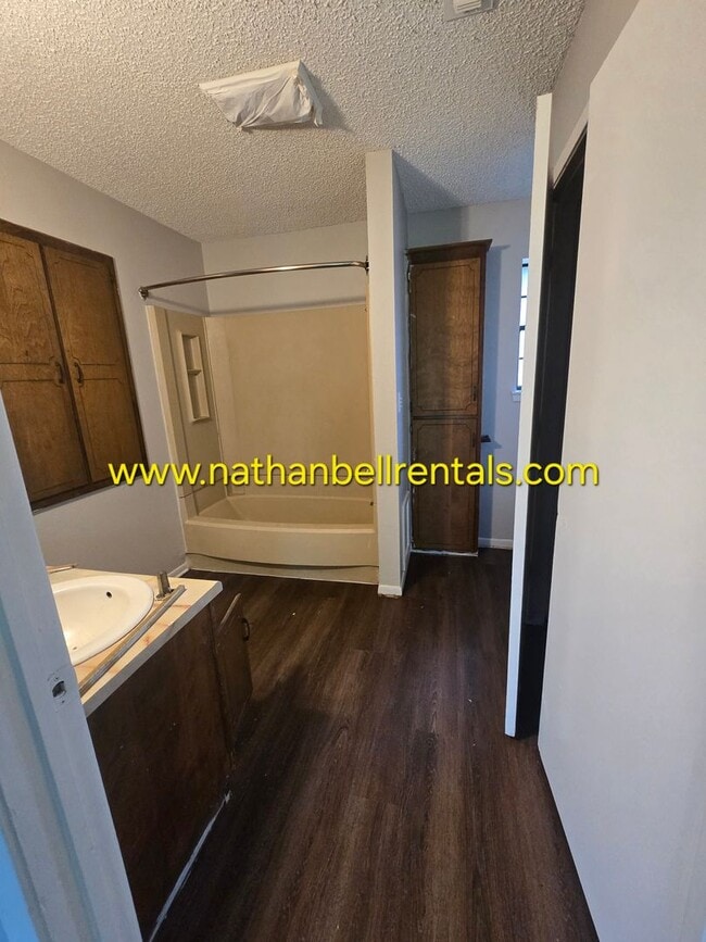 Building Photo - 3766 Clarksville St