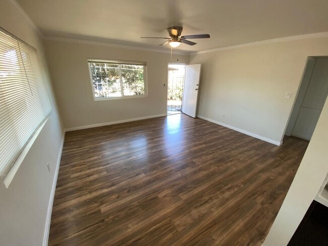 Building Photo - 3 Bedroom 1 Full Bath Remodeled Twin-Home