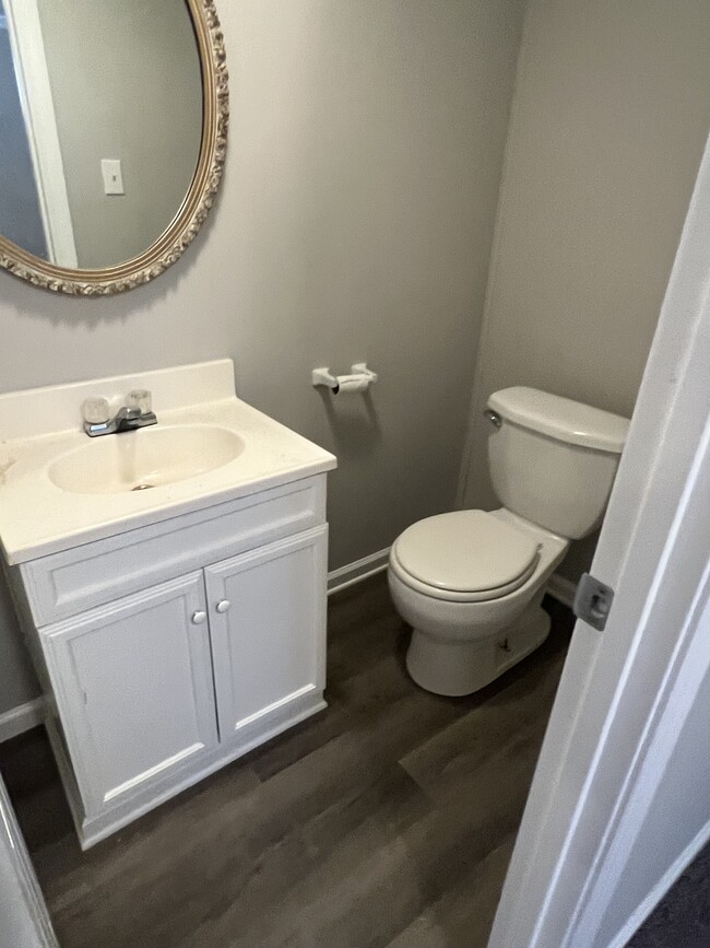 Building Photo - 1800 SE Abbey St