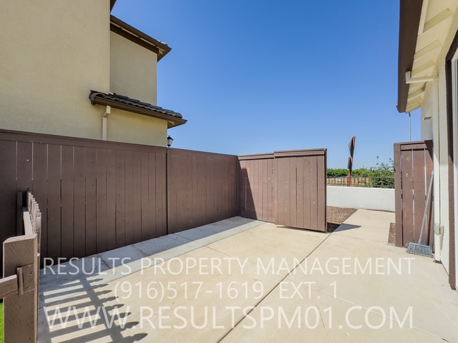 Building Photo - Antelope 3 Bed 2.5  Bath Beauty