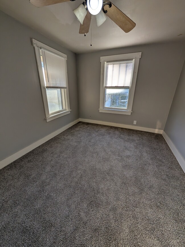 Building Photo - 2215 SW Hazelton Ct