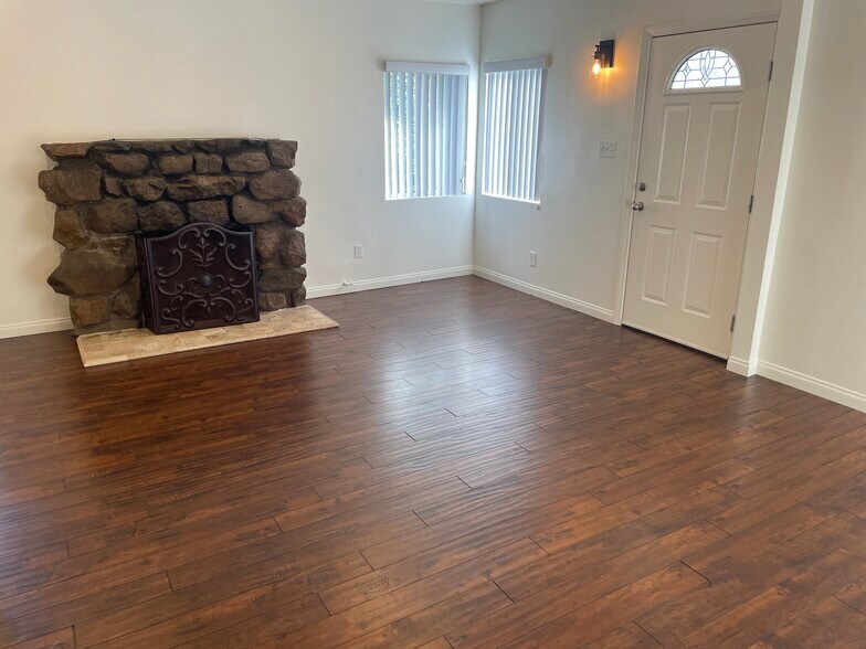 Building Photo - 5404 Briggs Ave