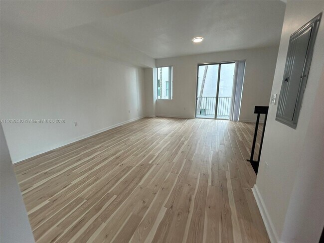 Building Photo - 2142 Van Buren St
