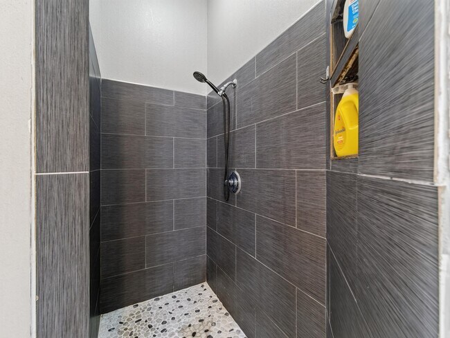 Building Photo - 4059 SW Kamsler St